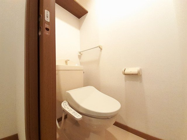 ドムスサンセールⅢＡのトイレ|落ち着いたトイレです