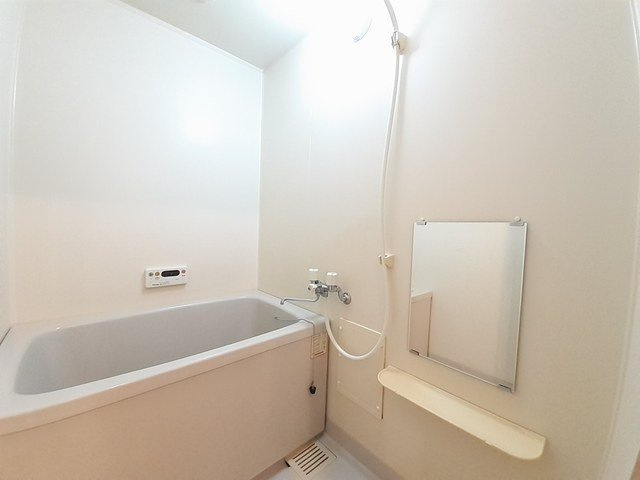 ドムスサンセールⅢＡの浴室|ゆったり過ごせるお風呂です