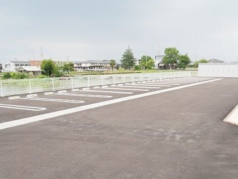 アロマ・フォーレⅤ　Ａの駐車場|駐車場に車を止められます