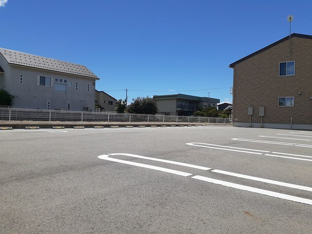 ルピナスの駐車場|駐車スペースもあります