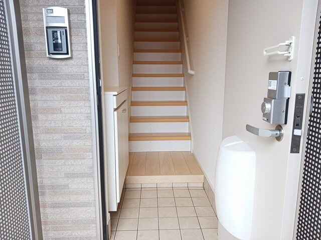 ア・ピアチェーレⅡの玄関|収納もある玄関です