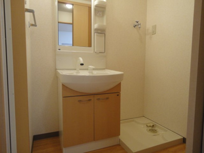 【洗面所】 | ル・シエル・ブル篠山 | 洗面所(人感センサーライト)