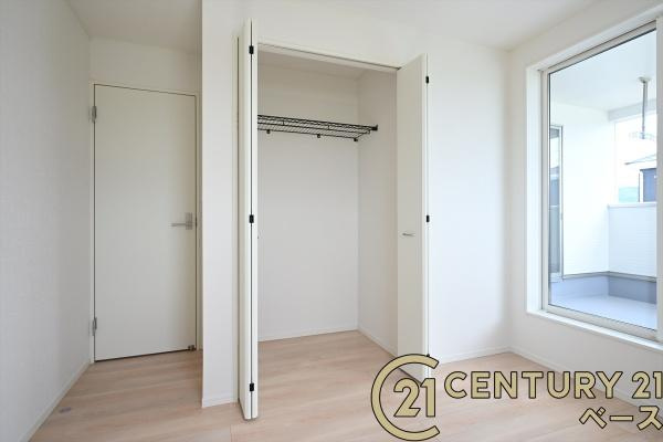 クレイドルガーデン杏町 ８号棟 ／新築一戸建の収納|■現地撮影写真■冬物のコートや季節のものなどたくさんしまえる広さ！
