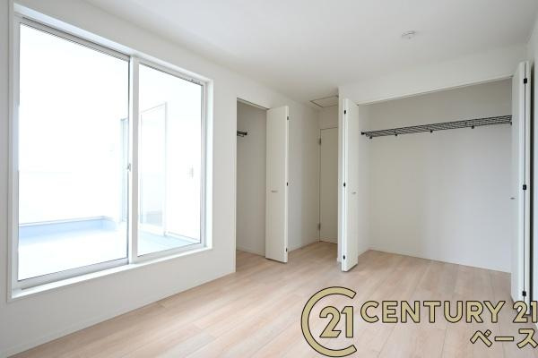 クレイドルガーデン杏町 ８号棟 ／新築一戸建の洋室|■現地撮影写真■明るい雰囲気の洋室です！