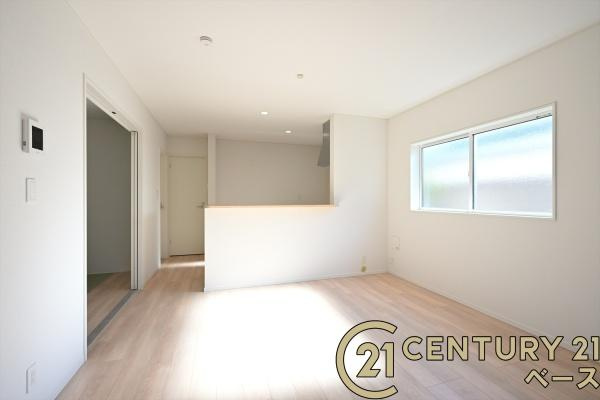 クレイドルガーデン石上町 ／新築一戸建の居間・リビング|■現地撮影写真■ご家族でくつろいでいただける広々したＬＤＫ！