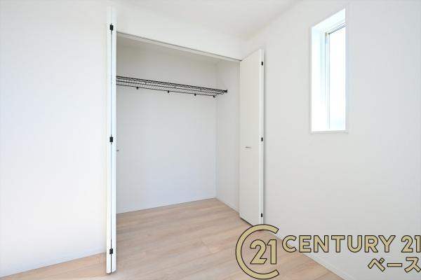 クレイドルガーデン石上町 ／新築一戸建の収納|■現地撮影写真■冬物のコートや季節のものなどたくさんしまえる広さ！