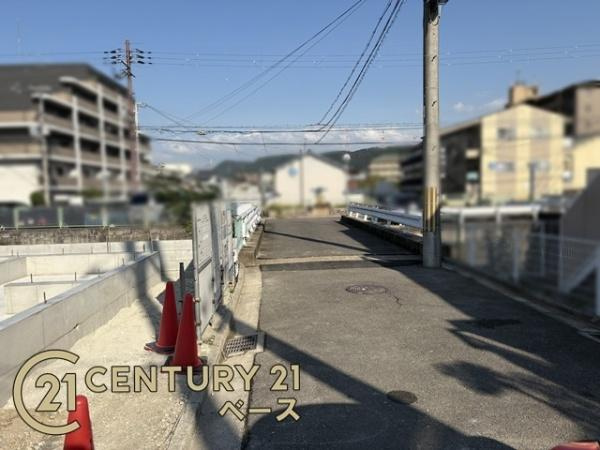 リーブルガーデン旭ケ丘 １号棟 ／新築一戸建の前面道路含む現地写真|■現地撮影写真■スーパーなど商業施設が徒歩圏内に近接しています。