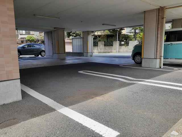パークサイド砂山の駐車場