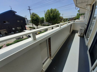 【バルコニー】 | ドマーニⅠ | 外からの目が気にならないバルコニーで洗濯物が干せます