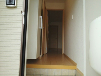 【玄関】 | カーサ　テポーレＢ | きれいな玄関です