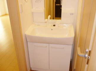 【洗面所】 | カーサ　テポーレＢ | スペースが確保できる洗面所です