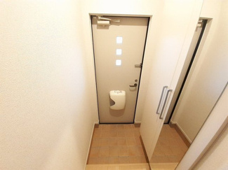 【玄関】 | アイランドヒルズ摩利山 | 収納もある玄関です