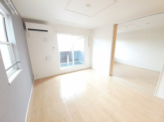 【居間・リビング】 | アイランドヒルズ摩利山 | ゆったり過ごせる居間です