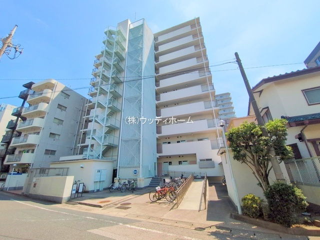 新越谷ハウス　中古マンションの外観