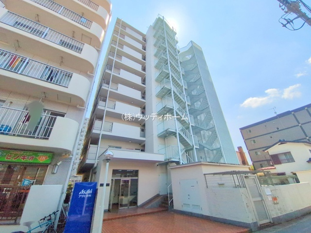 新越谷ハウス　中古マンションの外観