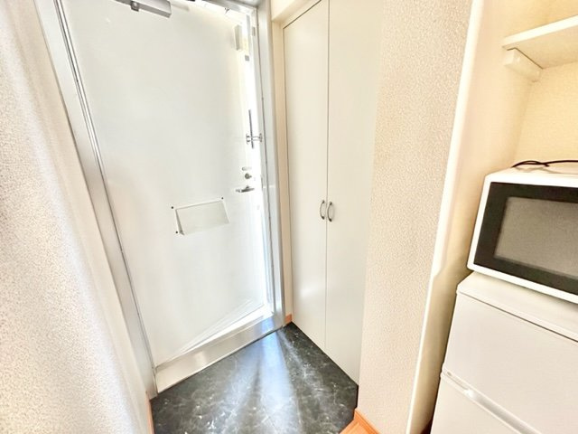 レオパレスＣｏｍｆｏｒｔ　煌の玄関|明るい玄関です