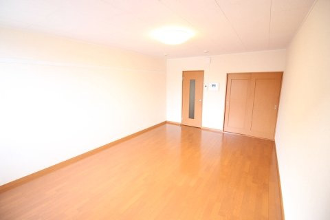 レオパレスかりんの居間・リビング|同タイプ写真の為、現況優先致します。