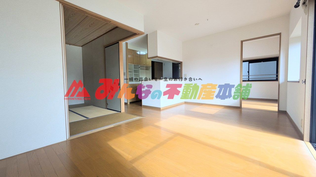 エバーライフネアシティ久留米弐番館の居間・リビング