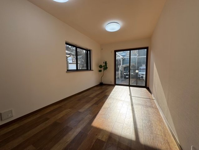 入間市牛沢町リノベーション中古戸建ての居間・リビング|広々と開放感のあるリビングダイニングは、食事や団らんの場としてだけでなく、毎日の疲れを癒してくれる空間となりますね。
