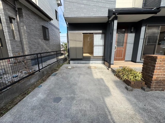 入間市牛沢町リノベーション中古戸建ての駐車場