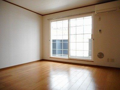 【居間・リビング】 | パ－クアドニス | こちらの居間で趣味の時間をお楽しみください