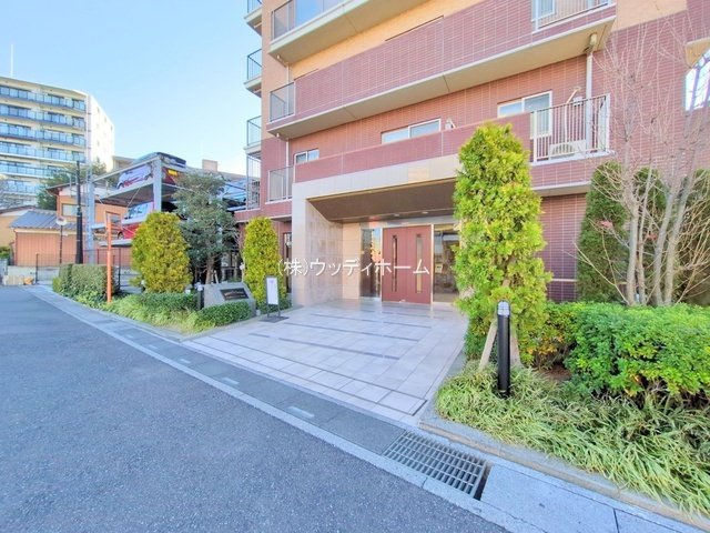 アンビシャスシティ春日部　中古マンションのエントランス