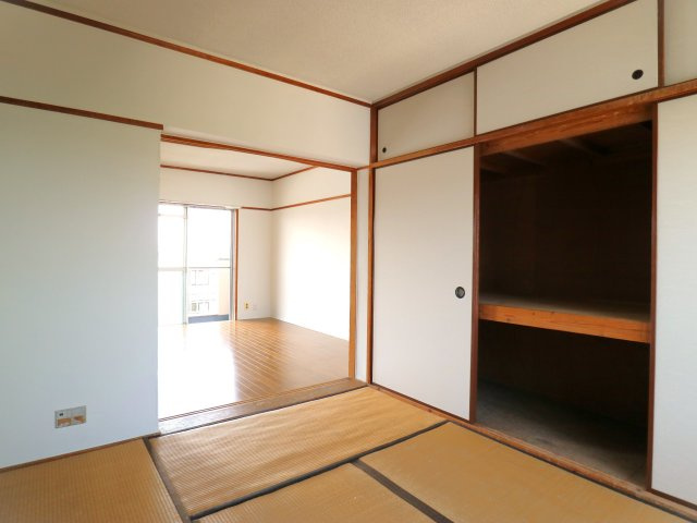 オアシス天領の和室