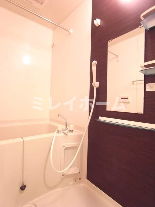 リブリ・K & W 上池台の浴室