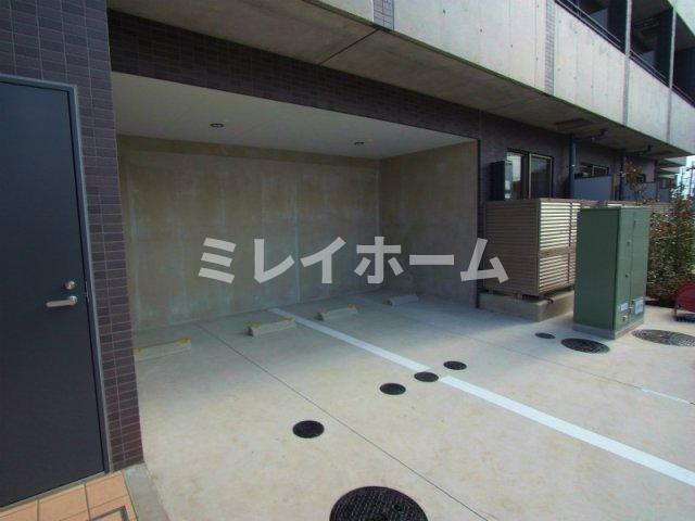 リブリ・K & W 上池台の駐車場