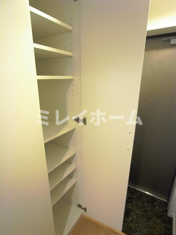 リブリ・K & W 上池台の収納