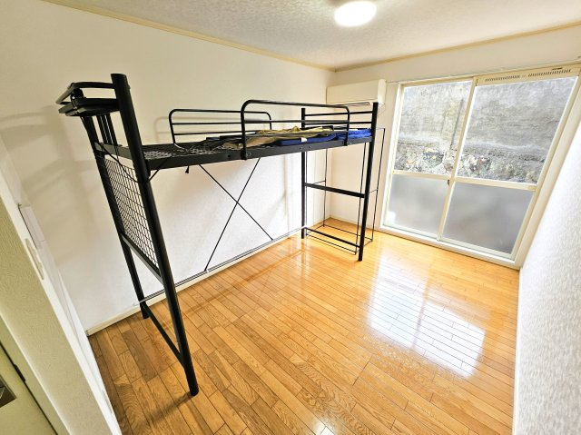 コスモハイツの洋室