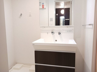 【洗面所】 | カシリ・エスポワール | 脱衣スペースもあります