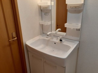 【洗面所】 | プリムローズ | 洗面所です