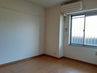 【内装】 | プリムローズ | 明るい室内です