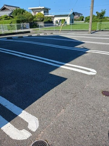 リーオ・グランデＢの駐車場|駐車スペースもあります