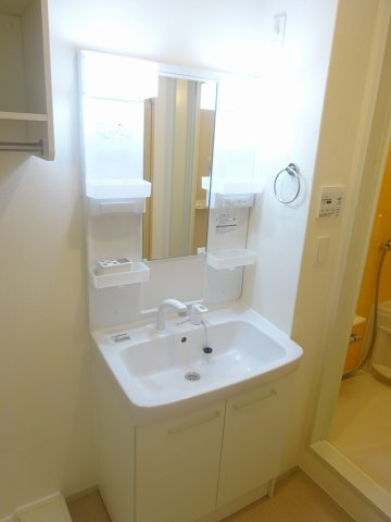 パーク　アクシスＡの洗面所|明るい洗面所です