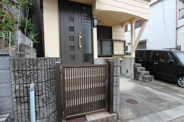 松が丘北町賃貸戸建てのエントランス