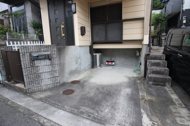 松が丘北町賃貸戸建ての駐車場