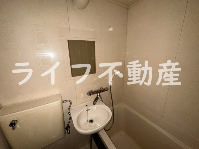 富士コーポの洗面所|ゆったりとスペースのある洗面所