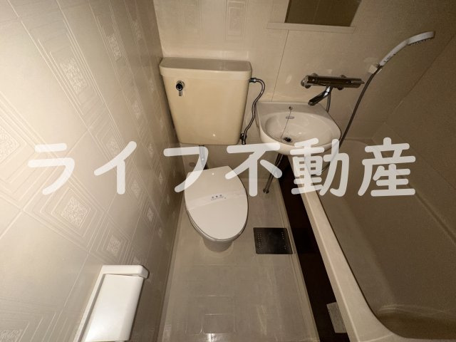 富士コーポのトイレ|ゆったりとした空間のトイレです