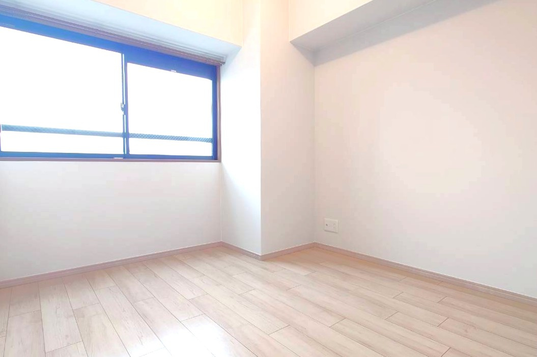 徒歩９分圏内に２沿線利用ＯＫ◆２０２５年９月リフォーム完了の美室◆シンフォニー桃山の洋室|洋室