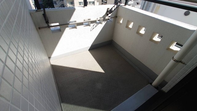 徒歩９分圏内に２沿線利用ＯＫ◆２０２５年９月リフォーム完了の美室◆シンフォニー桃山のバルコニー|バルコニー