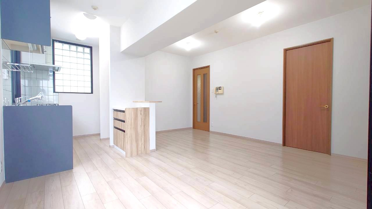 徒歩９分圏内に２沿線利用ＯＫ◆２０２５年９月リフォーム完了の美室◆シンフォニー桃山の居間・リビング|リビング