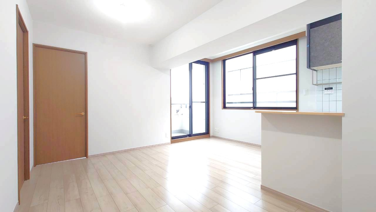 徒歩９分圏内に２沿線利用ＯＫ◆２０２５年９月リフォーム完了の美室◆シンフォニー桃山の居間・リビング|リビング