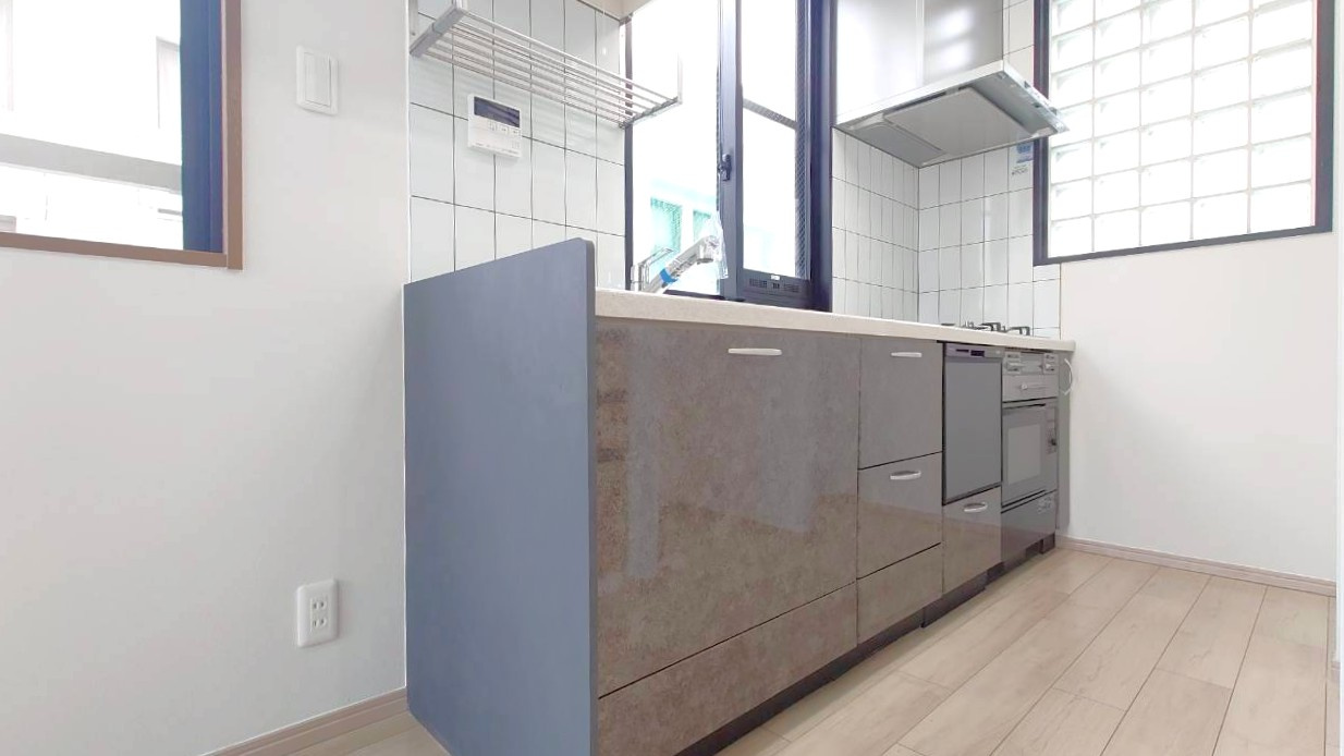 徒歩９分圏内に２沿線利用ＯＫ◆２０２５年９月リフォーム完了の美室◆シンフォニー桃山のキッチン|キッチン