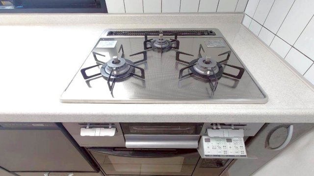 徒歩９分圏内に２沿線利用ＯＫ◆２０２５年９月リフォーム完了の美室◆シンフォニー桃山のキッチン|コンロ