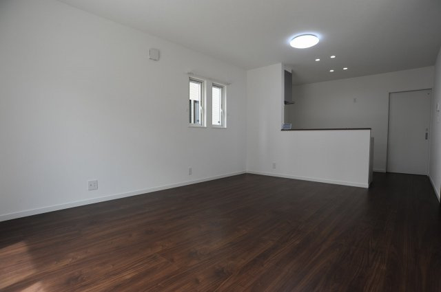 東邦ピュアコート青木島乙Ⅱ　建売住宅　2号棟の居間・リビング