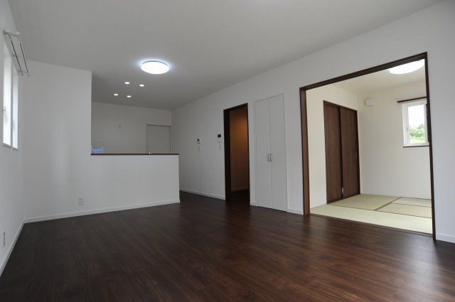 東邦ピュアコート青木島乙Ⅱ　建売住宅　2号棟の居間・リビング