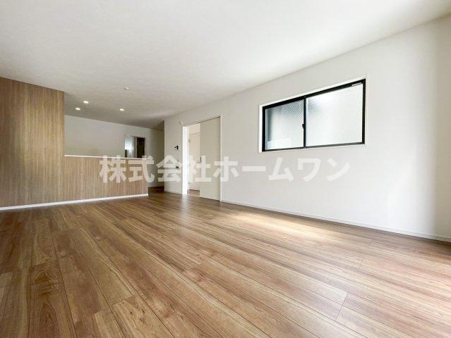 青梅市新町6期　新築戸建の居間・リビング|ゆったりとしたリビングです