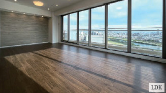 ザ・リバープレイスイーストタワーの洋室